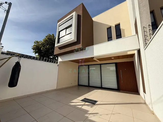 Sobrado com 180m² 3 quartos e 4 banheiros, à venda ou para alugar, no bairro Vila Nascente em Campo Grande