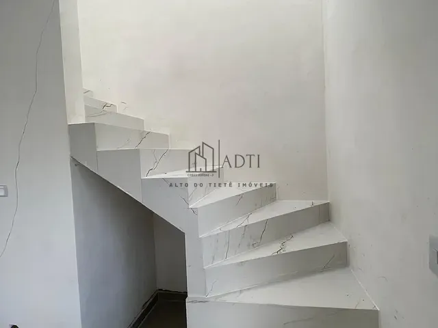 Sobrado 3 quartos e 2 banheiros, à venda, no bairro Jardim das Bandeiras em Mogi das Cruzes