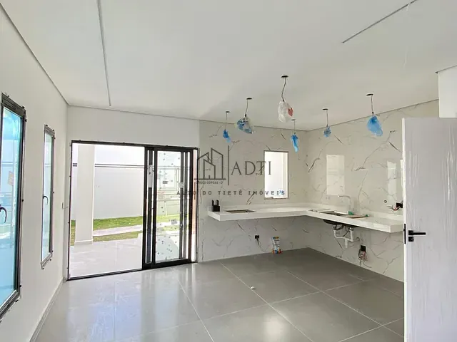 Sobrado 3 quartos e 2 banheiros, à venda, no bairro Jardim das Bandeiras em Mogi das Cruzes
