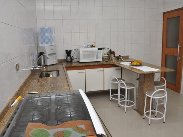 Sobrado com 240m² 4 quartos e 5 banheiros, à venda ou para alugar, no bairro Vila Camilópolis em Santo André