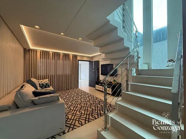 Sobrado com 150m² 3 quartos e 3 banheiros, à venda, no bairro Parque Lagoa Dourada em Maringá