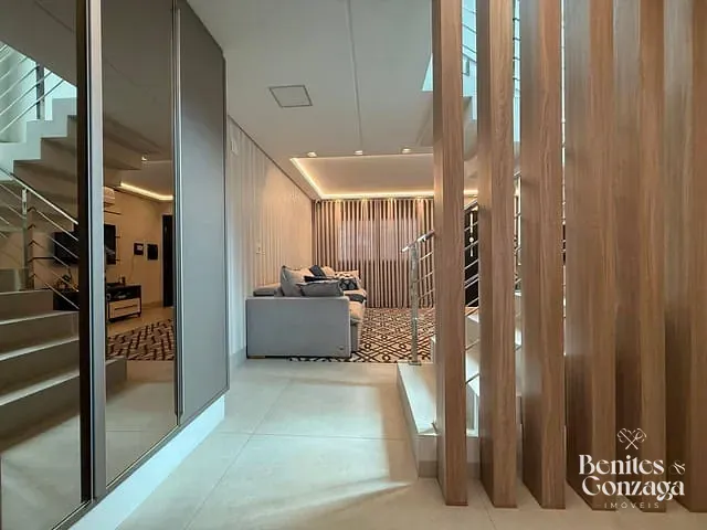 Sobrado com 150m² 3 quartos e 3 banheiros, à venda, no bairro Parque Lagoa Dourada em Maringá