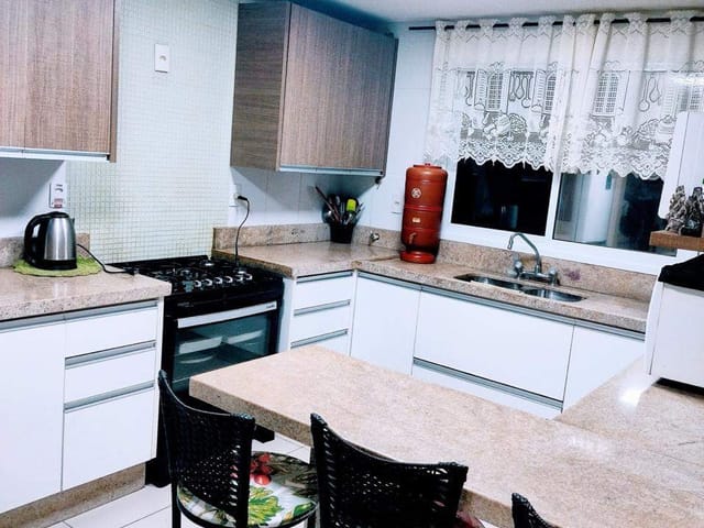 Sobrado com 168m² 4 quartos e 4 banheiros, à venda, no bairro Oficinas em Ponta Grossa