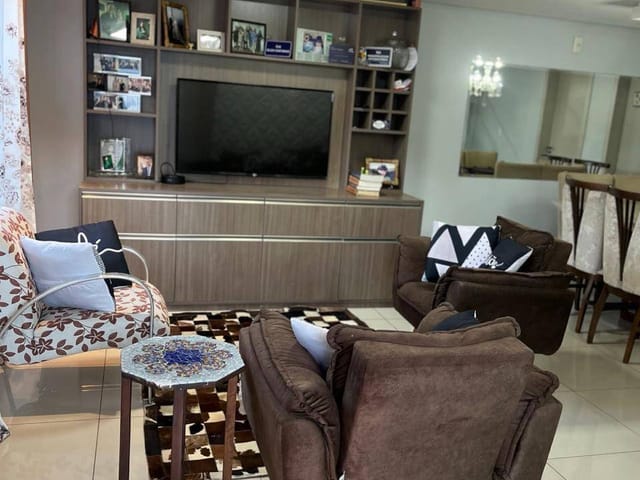 Sobrado com 168m² 4 quartos e 4 banheiros, à venda, no bairro Oficinas em Ponta Grossa