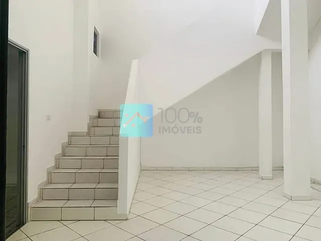 Sobrado com 380m² 4 quartos e 3 banheiros, à venda, no bairro Vila Paiva em São José dos Campos