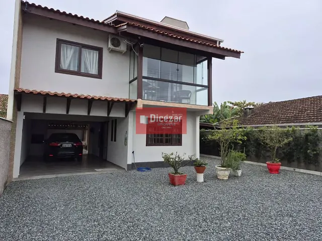 Sobrado com 275m² 3 quartos e 2 banheiros, à venda, no bairro Centro em Penha