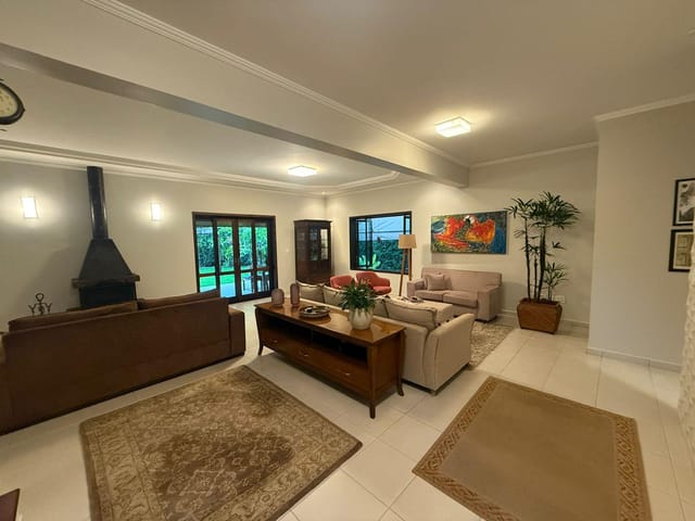 Sobrado com 700m² 3 quartos e 5 banheiros, à venda ou para alugar, no bairro Nossa Senhora do Perpétuo Socorro em Pindamonhangaba