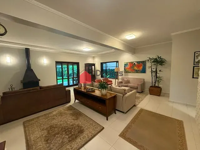 Sobrado com 700m² 3 quartos e 5 banheiros, à venda ou para alugar, no bairro Nossa Senhora do Perpétuo Socorro em Pindamonhangaba
