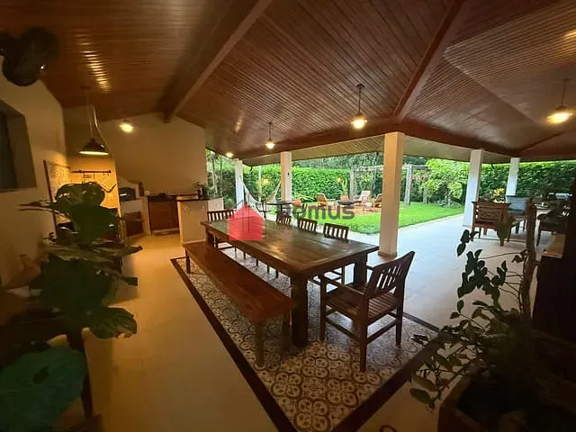 Sobrado com 700m² 3 quartos e 5 banheiros, à venda ou para alugar, no bairro Nossa Senhora do Perpétuo Socorro em Pindamonhangaba