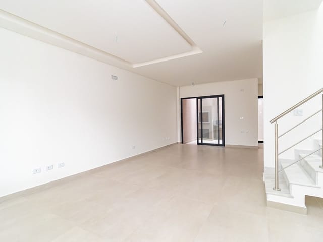 Sobrado com 110m², à venda, no bairro Boqueirão em Curitiba