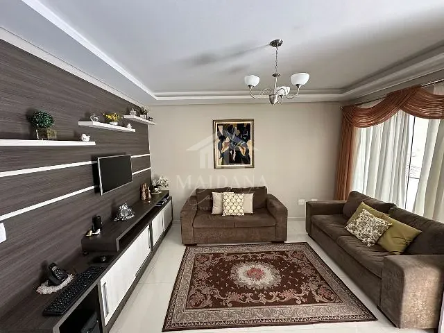 Sobrado com 188m² 3 quartos e 2 banheiros, à venda, no bairro Aristocrata em São José dos Pinhais