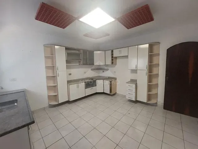 Sobrado com 240m² 2 quartos e 1 banheiro, à venda, no bairro Vila Bocaina em Mauá