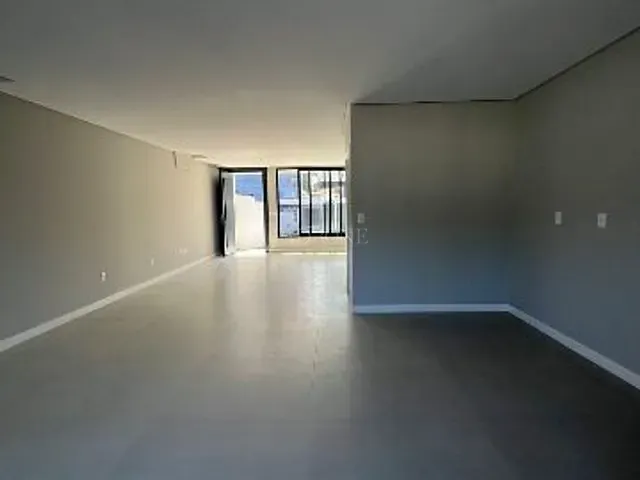 Sobrado 3 quartos e 3 banheiros, à venda, no bairro São Francisco de Assis em Camboriú