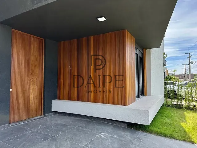 Casa com 282m² 4 quartos e 4 banheiros, à venda, no bairro centro  em Xangri-Lá