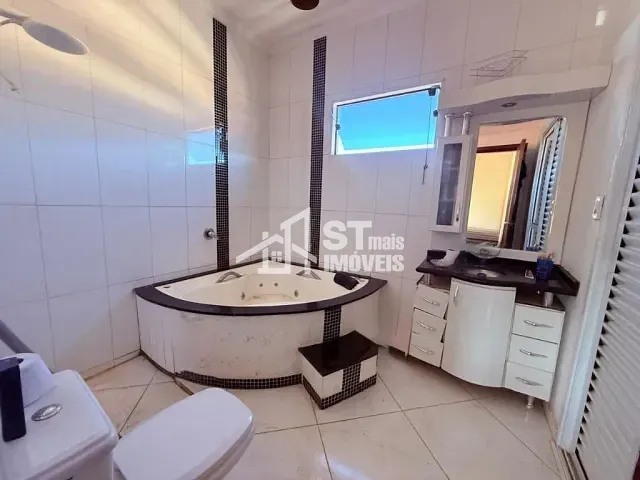 Sobrado com 300m² 4 quartos e 2 banheiros, à venda, no bairro Clube UVA em Andradas