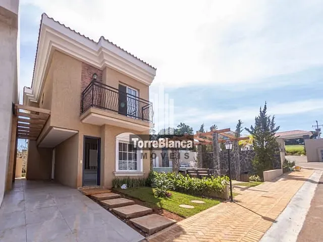 Sobrado com 150m² 3 quartos e 2 banheiros, à venda, no bairro Colônia Dona Luiza em Ponta Grossa