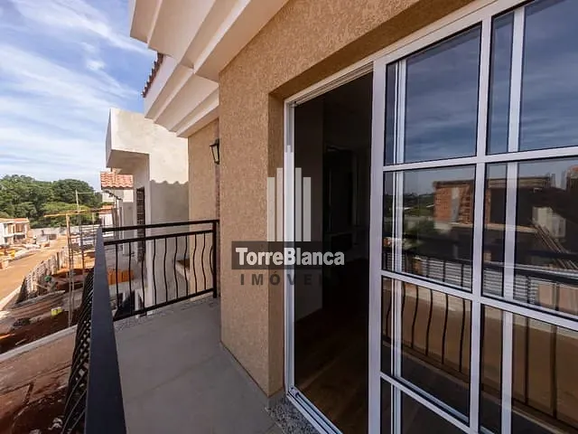 Sobrado com 150m² 3 quartos e 2 banheiros, à venda, no bairro Colônia Dona Luiza em Ponta Grossa