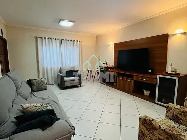 Sobrado com 260m² 3 quartos e 2 banheiros, à venda, no bairro Jardim Maria Augusta em Taubaté