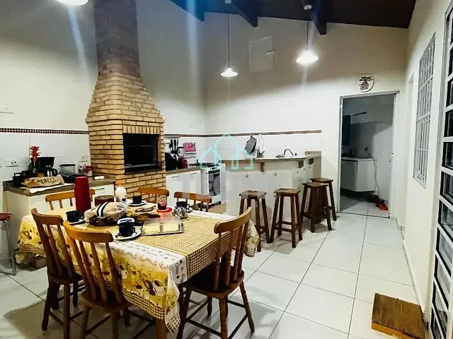 Sobrado com 260m² 3 quartos e 2 banheiros, à venda, no bairro Jardim Maria Augusta em Taubaté