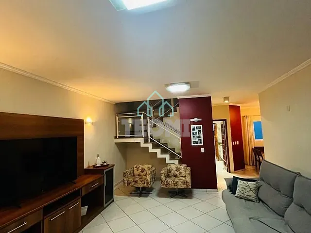 Sobrado com 260m² 3 quartos e 2 banheiros, à venda, no bairro Jardim Maria Augusta em Taubaté