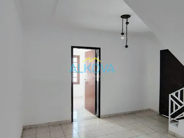 Sobrado com 170m² 3 quartos e 2 banheiros, à venda ou para alugar, no bairro Cidade Morumbi em São José dos Campos