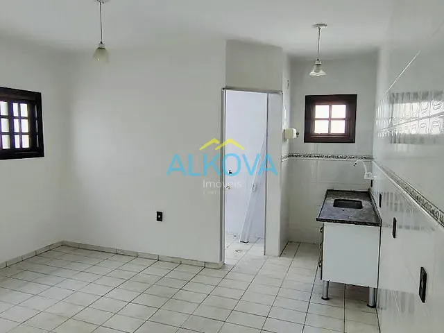 Sobrado com 170m² 3 quartos e 2 banheiros, à venda ou para alugar, no bairro Cidade Morumbi em São José dos Campos