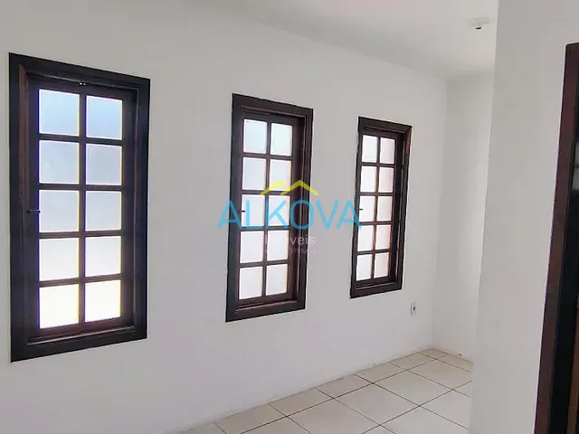 Sobrado com 170m² 3 quartos e 2 banheiros, à venda ou para alugar, no bairro Cidade Morumbi em São José dos Campos