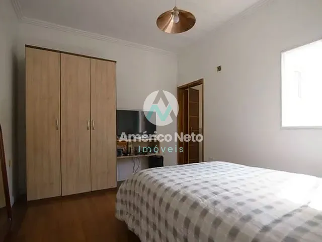 Sobrado com 250m² 4 quartos e 2 banheiros, à venda, no bairro Parque Sao Vicente em Mauá