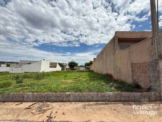 Sobrado com 400m² 3 quartos e 3 banheiros, à venda, no bairro Jd Espanha em Maringá