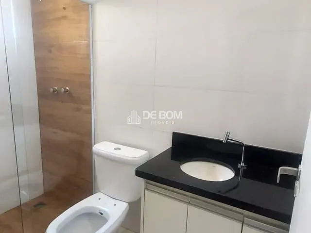 Sobrado 3 quartos e 3 banheiros, à venda, no bairro Jardim Bandeirantes em Poços de Caldas