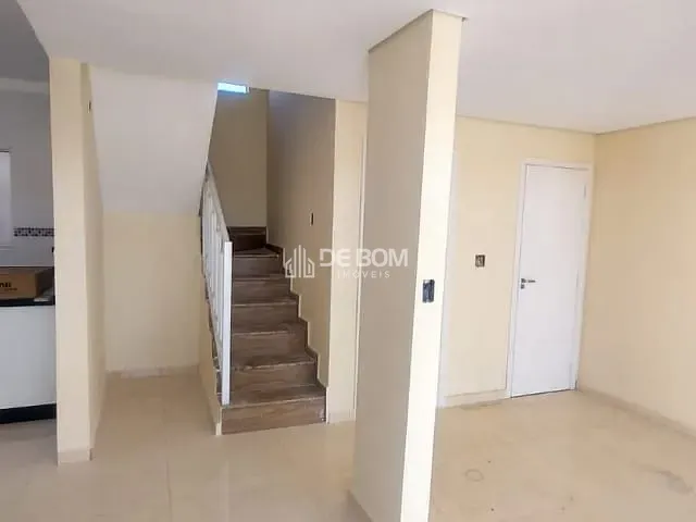 Sobrado 3 quartos e 3 banheiros, à venda, no bairro Jardim Bandeirantes em Poços de Caldas