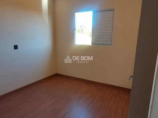 Sobrado 3 quartos e 3 banheiros, à venda, no bairro Jardim Bandeirantes em Poços de Caldas