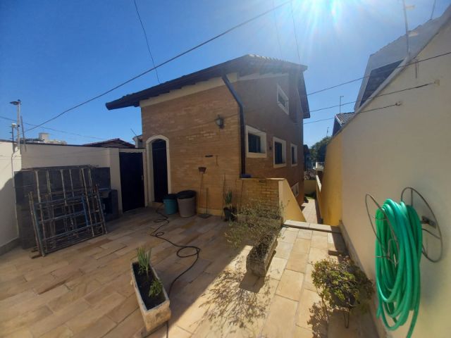 Sobrado com 300m² 4 quartos e 2 banheiros, à venda, no bairro Jardim Boa Vista em Pindamonhangaba