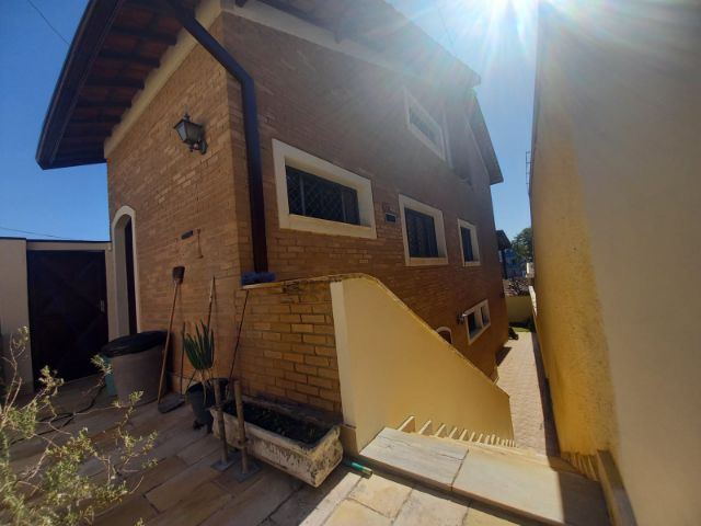 Sobrado com 300m² 4 quartos e 2 banheiros, à venda, no bairro Jardim Boa Vista em Pindamonhangaba