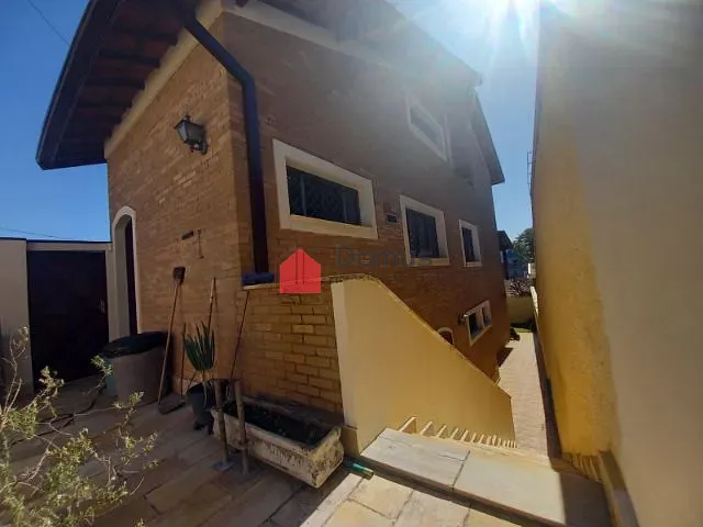 Sobrado com 300m² 4 quartos e 2 banheiros, à venda, no bairro Jardim Boa Vista em Pindamonhangaba