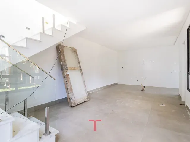 Sobrado com 115m² 3 quartos e 4 banheiros, à venda, no bairro Campo Comprido em Curitiba