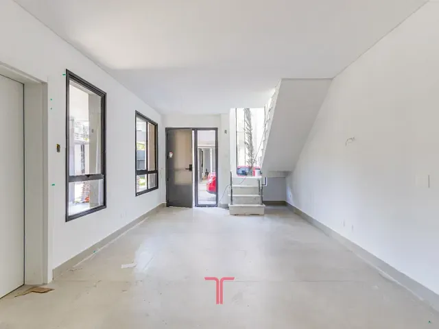 Sobrado com 115m² 3 quartos e 4 banheiros, à venda, no bairro Campo Comprido em Curitiba