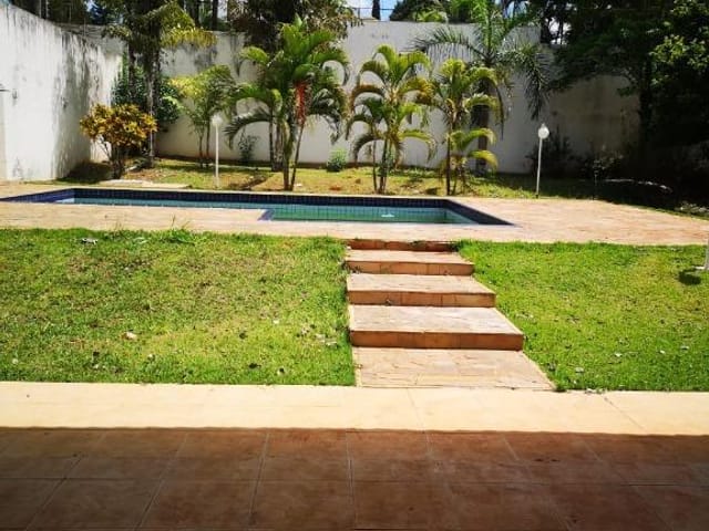 Sobrado com 1000m² 5 quartos e 5 banheiros, para alugar, no bairro Bela Suiça em Londrina