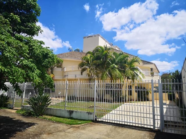 Sobrado com 1000m² 5 quartos e 5 banheiros, para alugar, no bairro Bela Suiça em Londrina