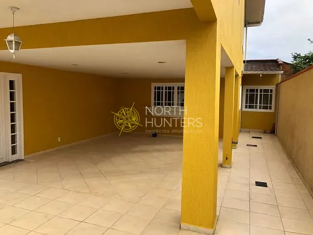 Sobrado com 369m² 4 quartos e 3 banheiros, à venda, no bairro Nova Brasília em Joinville
