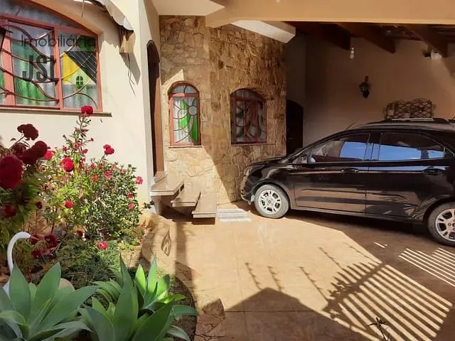 Sobrado com 250m² 3 quartos e 2 banheiros, à venda, no bairro Vila Antônio Augusto Luiz em Caçapava
