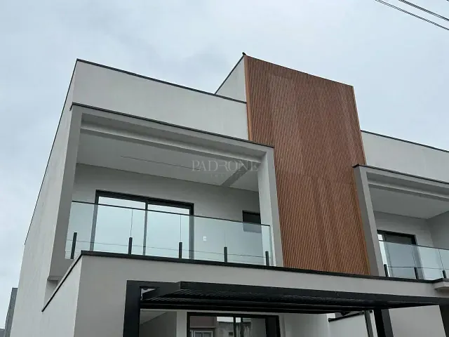 Sobrado com 143m² 3 quartos e 2 banheiros, à venda, no bairro Nova Esperança em Balneário Camboriú