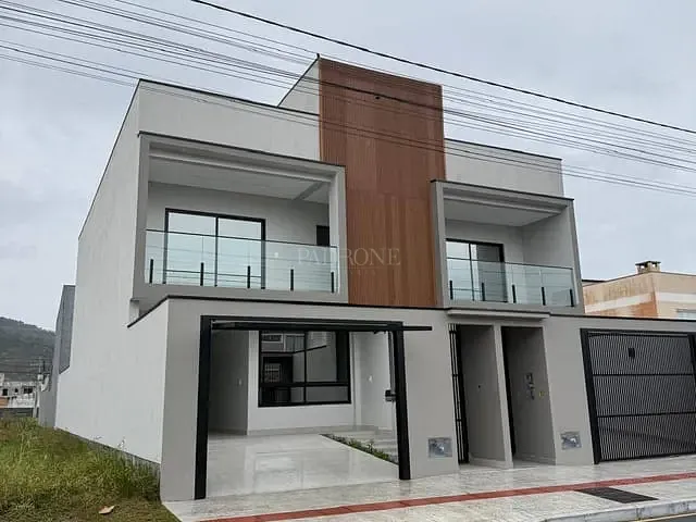 Sobrado com 143m² 3 quartos e 2 banheiros, à venda, no bairro Nova Esperança em Balneário Camboriú