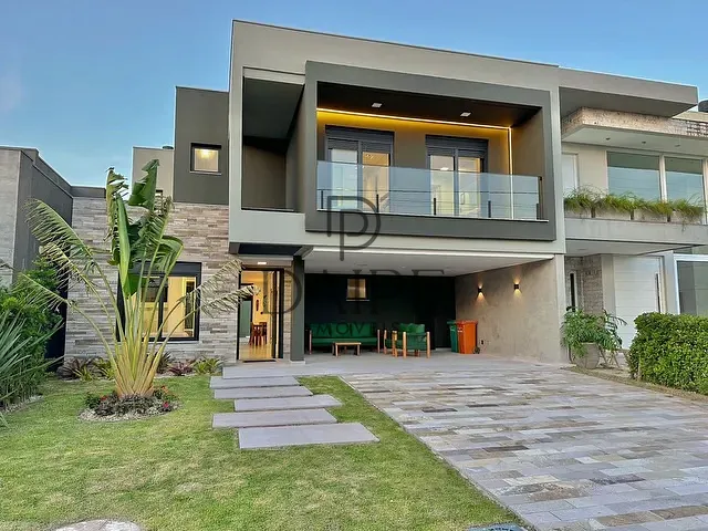 Sobrado com 300m² 4 quartos e 4 banheiros, à venda, no bairro centro  em Xangri-Lá