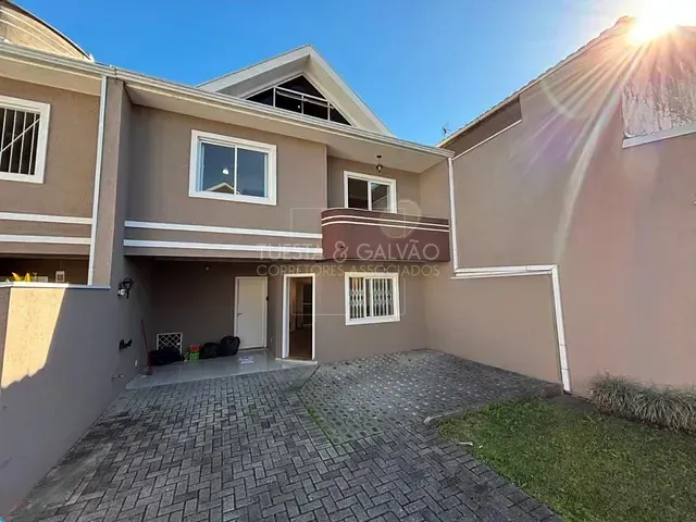Sobrado com 143m² 3 quartos e 2 banheiros, à venda, no bairro Hauer em Curitiba