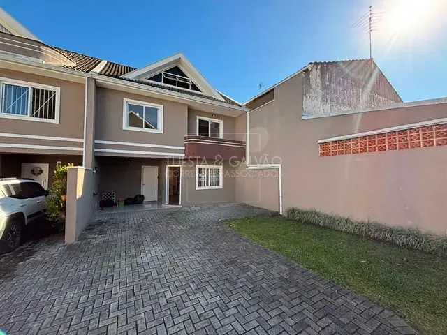 Sobrado com 143m² 3 quartos e 2 banheiros, à venda, no bairro Hauer em Curitiba