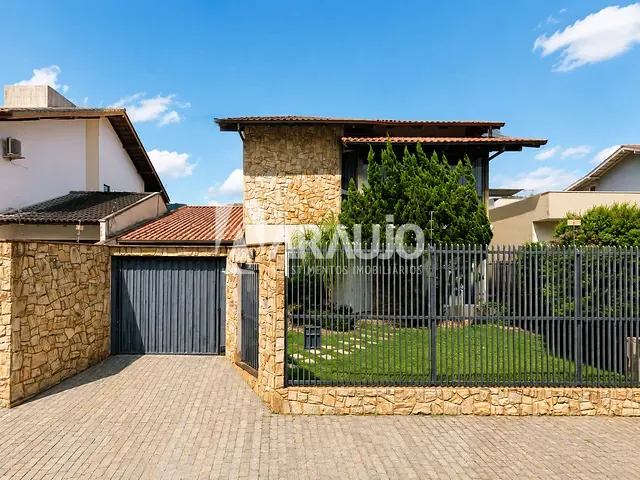 Sobrado com 452m² 3 quartos e 2 banheiros, à venda, no bairro Ressacada em Itajaí