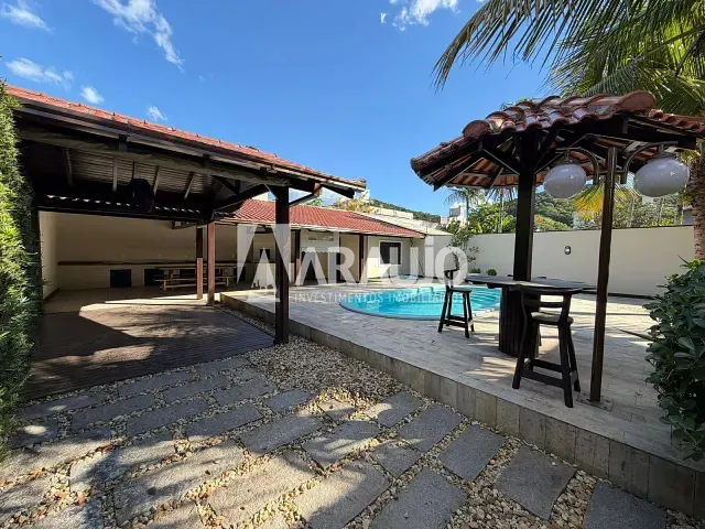 Sobrado com 452m² 3 quartos e 2 banheiros, à venda, no bairro Ressacada em Itajaí