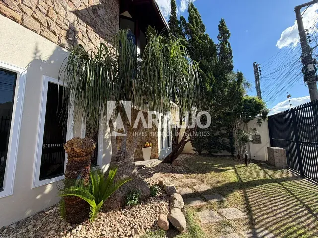 Sobrado com 452m² 3 quartos e 2 banheiros, à venda, no bairro Ressacada em Itajaí