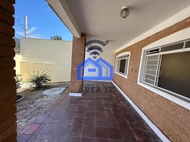 Sobrado com 390m² 5 quartos e 4 banheiros, à venda, no bairro Centro em Caraguatatuba